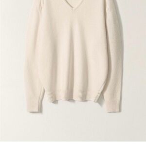 Nothing Written Women's V-Neck Sweater in Cream 100% Wool Freesize